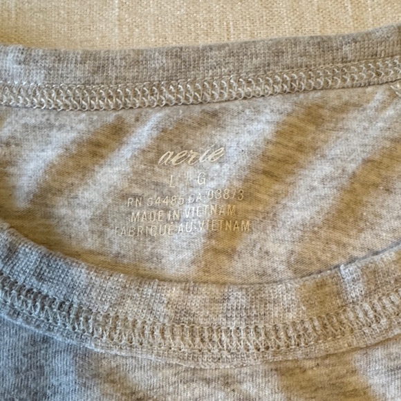 🤍Women’s Aerie Crewneck Long Sleeve with Heart Decal – Light Grey, Size Large - Picture 5 of 5